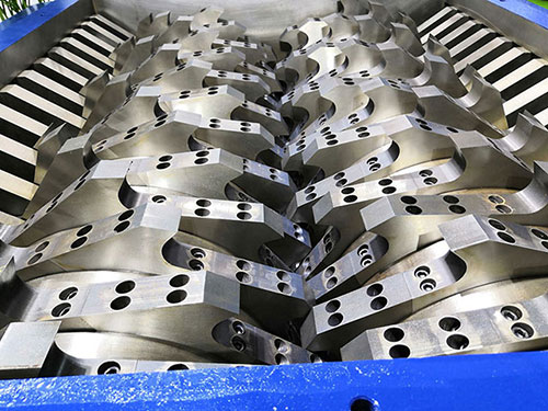 使用橡胶撕碎机撕碎旧轮胎有什么发展前景?